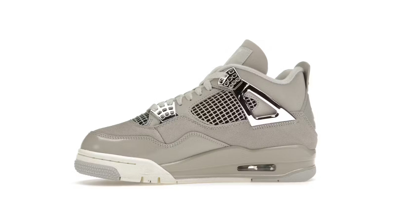 Air Jordan 4 Retro                                     Frozen Moments